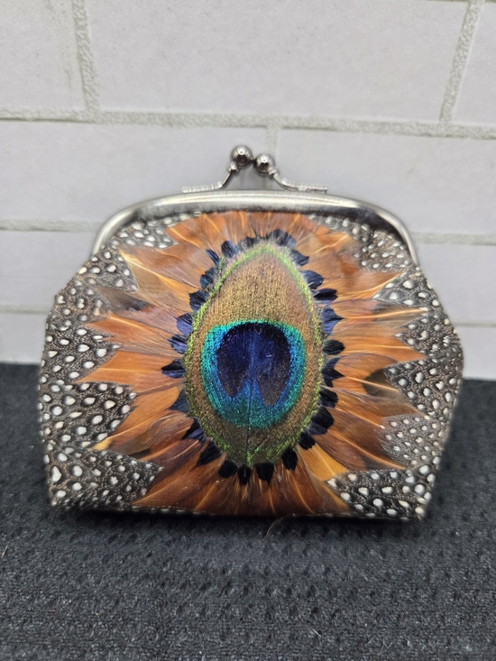 Vintage Handbags - 1383. Vintage Peacock Feather Coin Purse